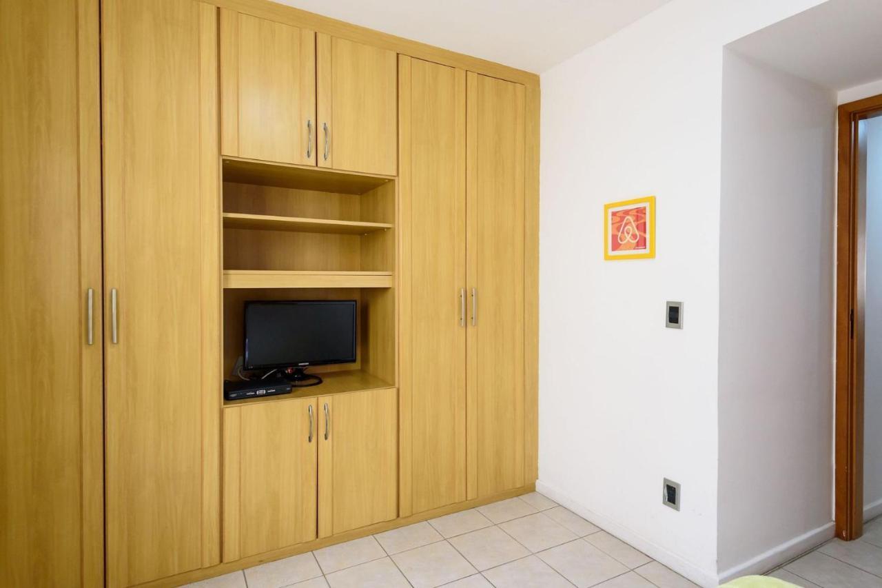 Apartamento Omar do Rio - FO 407 ApartHotel com Garagem, Piscina, Sauna, Limpeza diária e Academia a 50 metros da Praia de Ipanema e 300 metros da Praia de Copacabana *