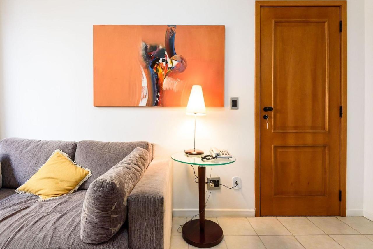 Apartamento Omar do Rio - FO 407 ApartHotel com Garagem, Piscina, Sauna, Limpeza diária e Academia a 50 metros da Praia de Ipanema e 300 metros da Praia de Copacabana *