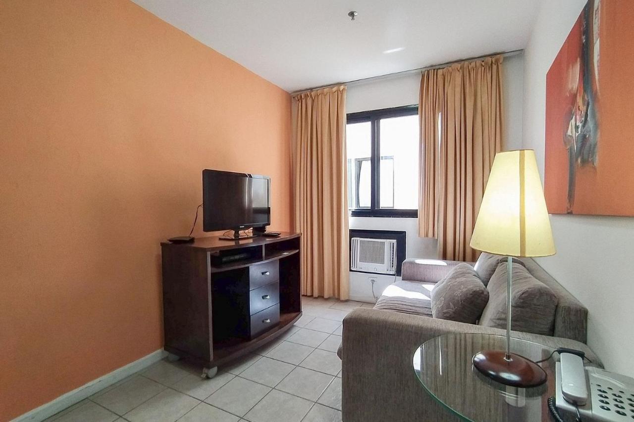 Apartamento Omar do Rio - FO 407 ApartHotel com Garagem, Piscina, Sauna, Limpeza diária e Academia a 50 metros da Praia de Ipanema e 300 metros da Praia de Copacabana