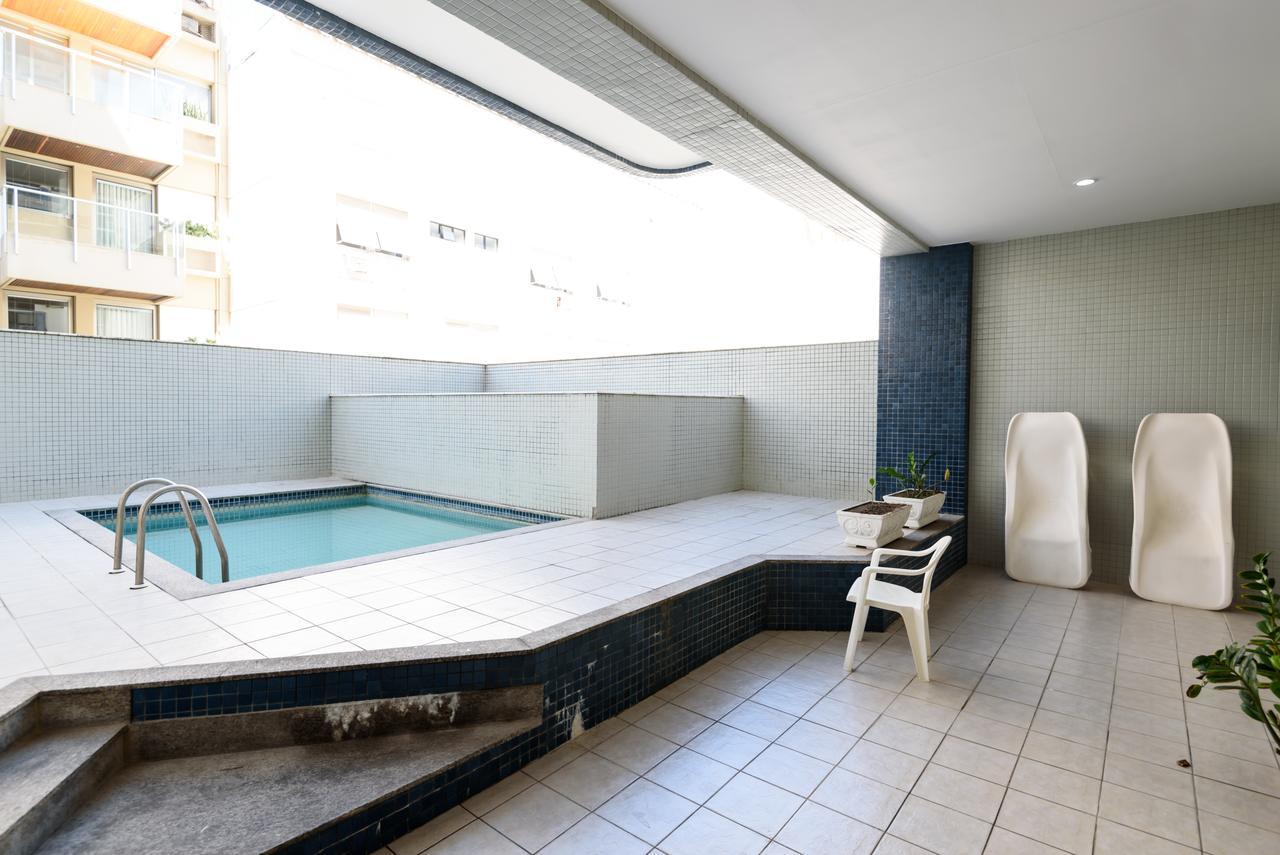 Omar do Rio - FO 407 ApartHotel com Garagem, Piscina, Sauna, Limpeza diária e Academia a 50 metros da Praia de Ipanema e 300 metros da Praia de Copacabana