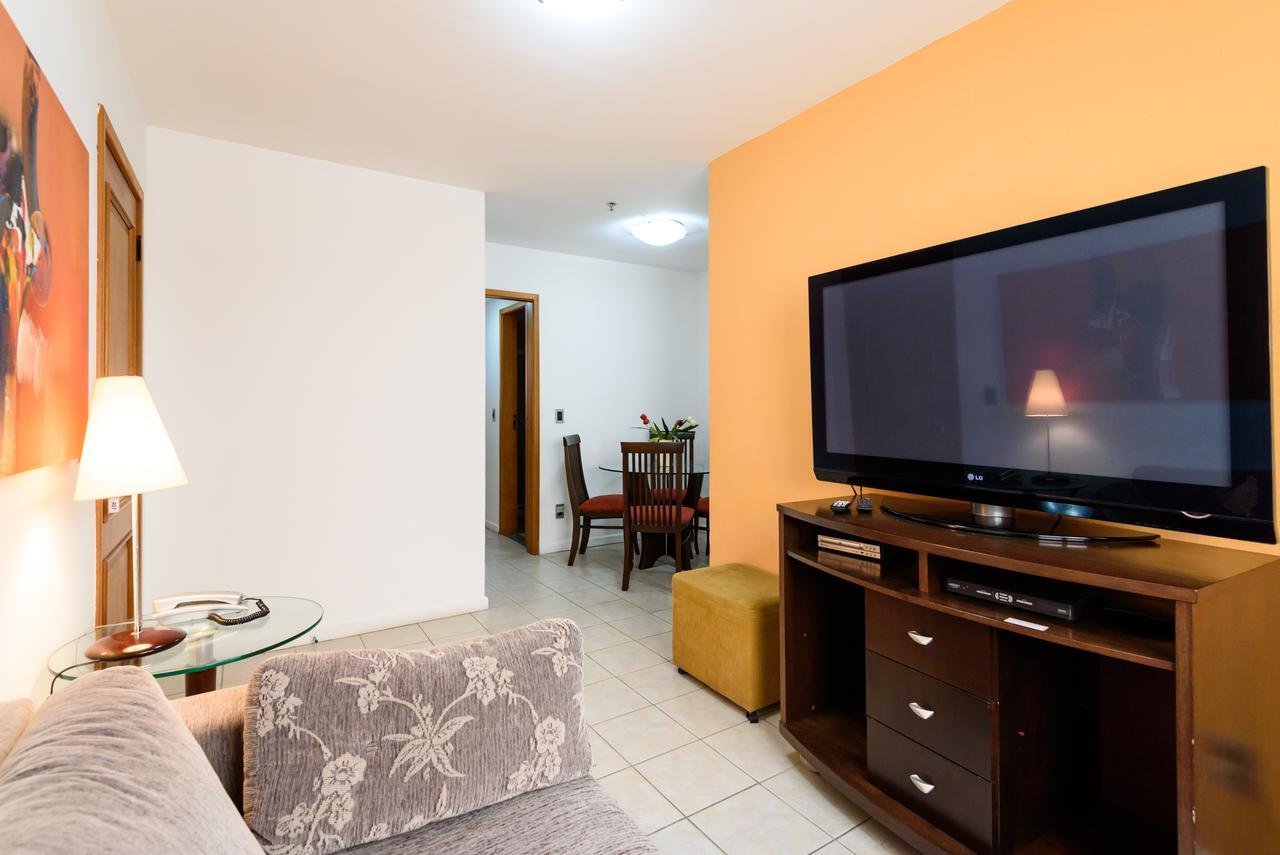 Omar do Rio - FO 407 ApartHotel com Garagem, Piscina, Sauna, Limpeza diária e Academia a 50 metros da Praia de Ipanema e 300 metros da Praia de Copacabana