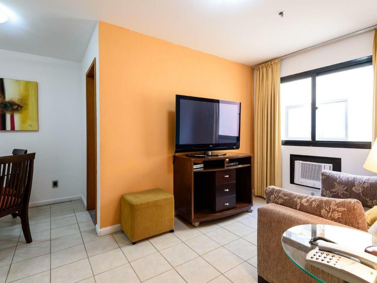 Omar do Rio - FO 407 ApartHotel com Garagem, Piscina, Sauna, Limpeza diária e Academia a 50 metros da Praia de Ipanema e 300 metros da Praia de Copacabana Apartamento *