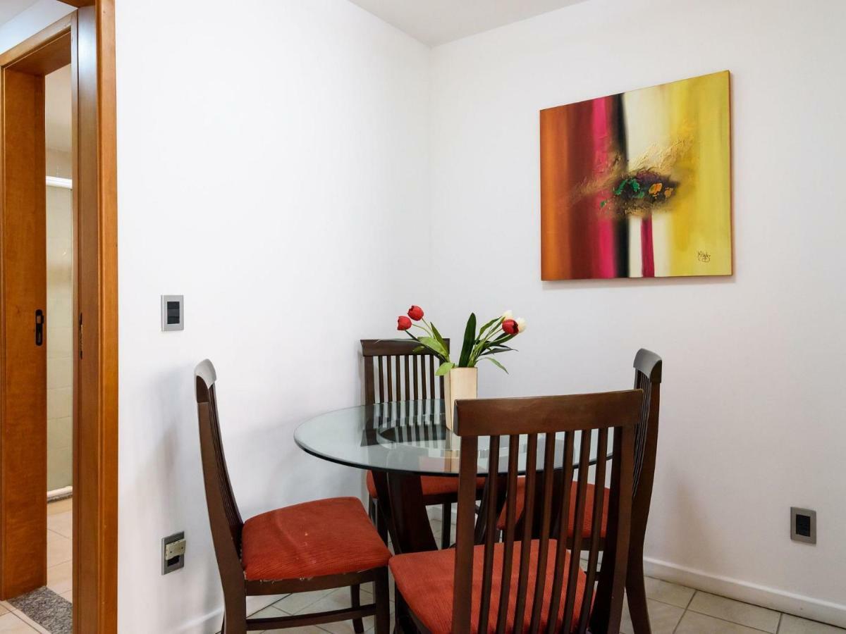 Apartamento Omar do Rio - FO 407 ApartHotel com Garagem, Piscina, Sauna, Limpeza diária e Academia a 50 metros da Praia de Ipanema e 300 metros da Praia de Copacabana