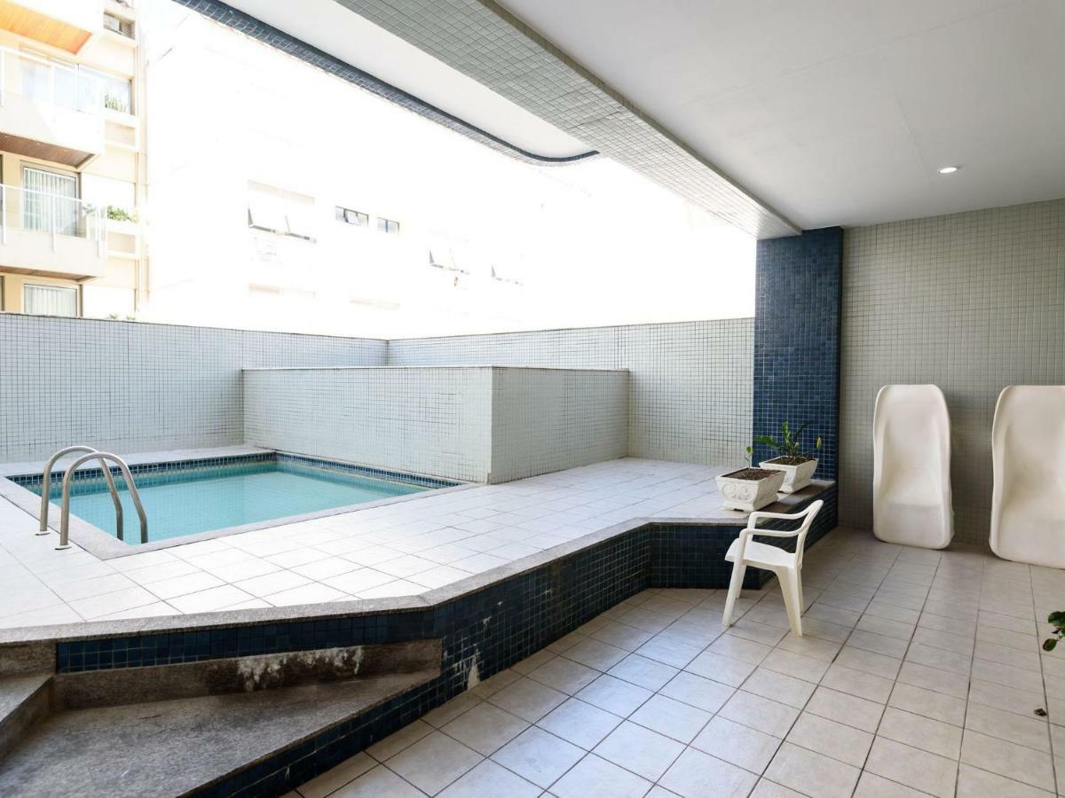 Omar do Rio - FO 407 ApartHotel com Garagem, Piscina, Sauna, Limpeza diária e Academia a 50 metros da Praia de Ipanema e 300 metros da Praia de Copacabana *