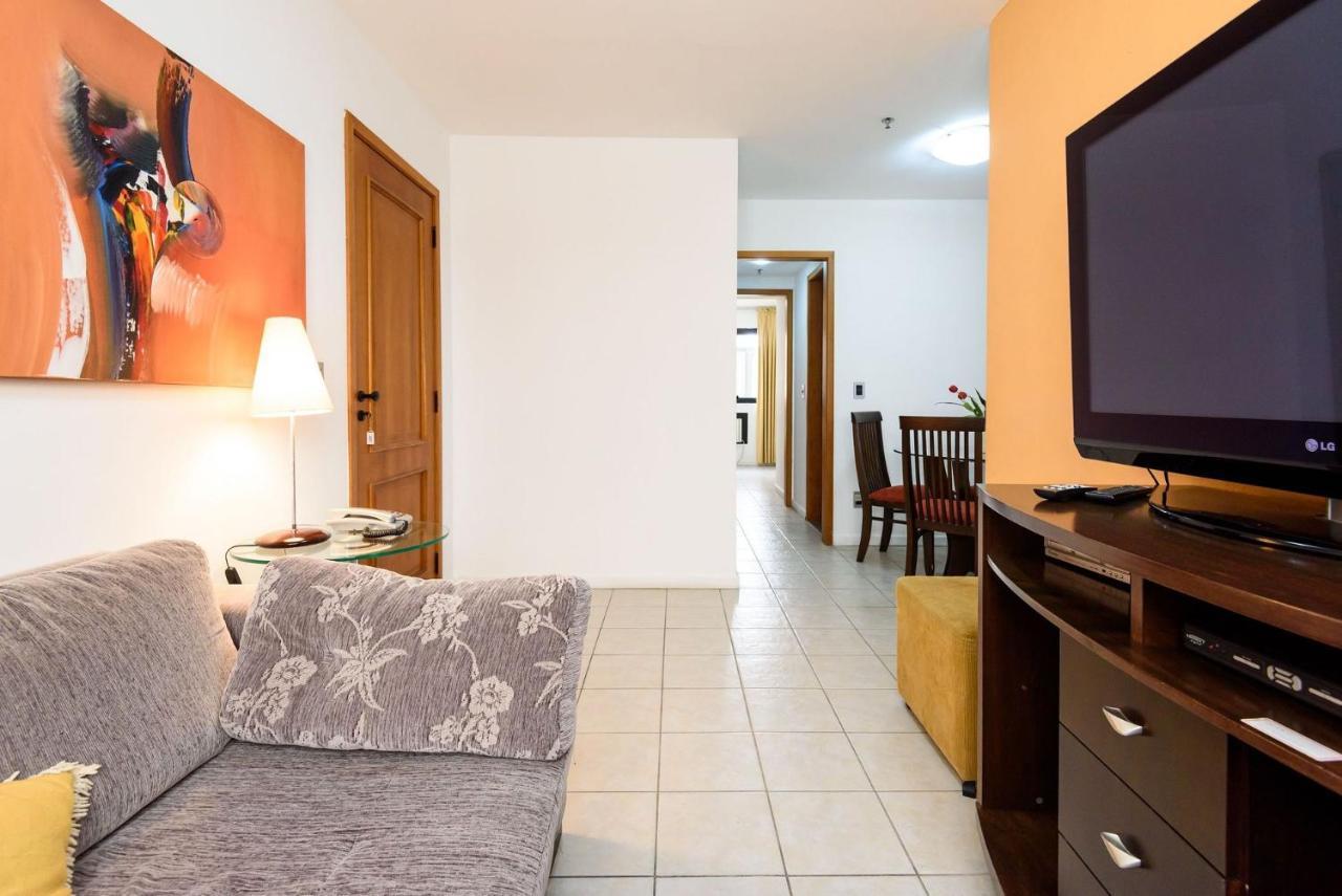 Omar do Rio - FO 407 ApartHotel com Garagem, Piscina, Sauna, Limpeza diária e Academia a 50 metros da Praia de Ipanema e 300 metros da Praia de Copacabana Apartamento