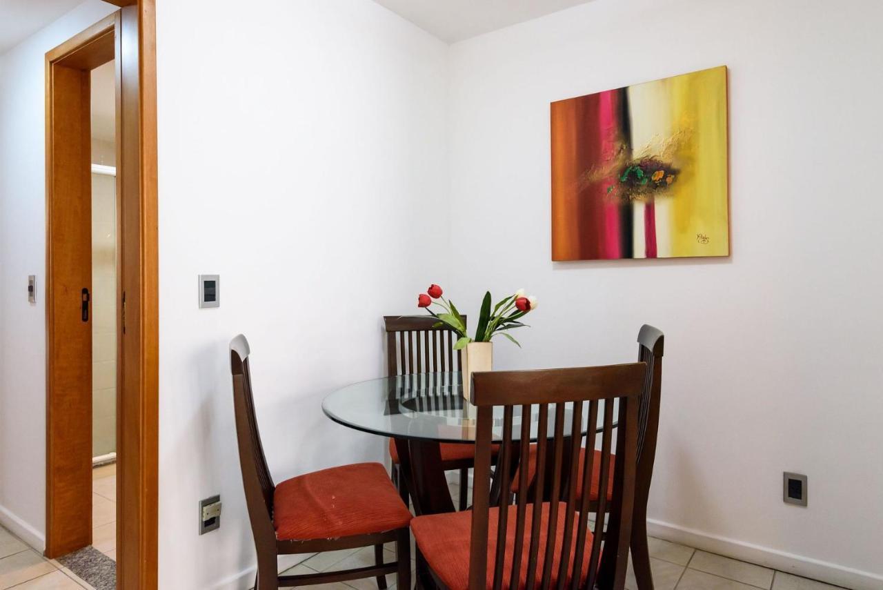 Omar do Rio - FO 407 ApartHotel com Garagem, Piscina, Sauna, Limpeza diária e Academia a 50 metros da Praia de Ipanema e 300 metros da Praia de Copacabana Apartamento *
